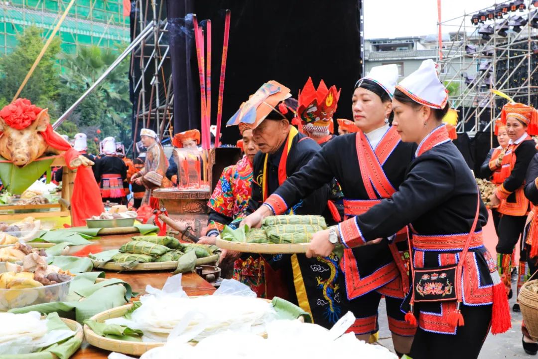 瑶族，中国最古老的民族之一，民族语言分属汉藏语系